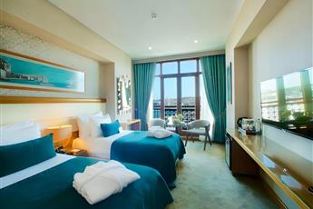 Momento Golden Horn Hotel