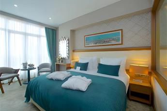 Momento Golden Horn Hotel