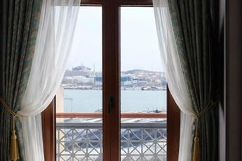 Momento Golden Horn Hotel