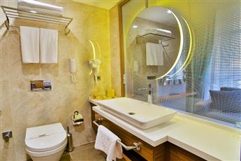 Momento Golden Horn Hotel