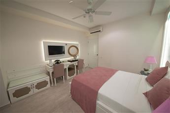 Montebello Deluxe Hotel 4*