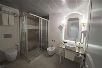 Montebello Deluxe Hotel 4*