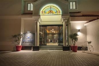Montebello Deluxe Hotel