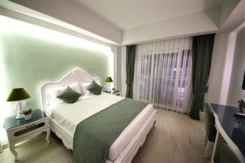 Montebello Deluxe Hotel