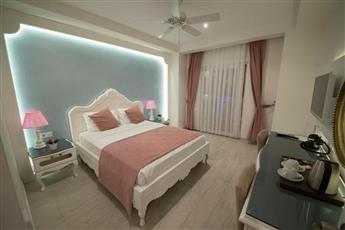 Montebello Deluxe Hotel