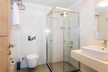 Moonshine Hotel & Suites 3*