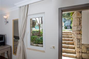 Moonshine Hotel & Suites 3*