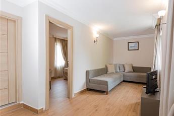 Moonshine Hotel & Suites 3*