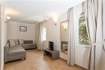 Moonshine Hotel & Suites 3*