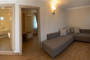 Moonshine Hotel & Suites 3*