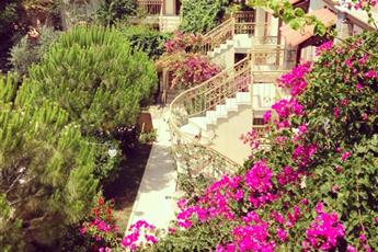 Moonshine Hotel & Suites 3*