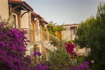 Moonshine Hotel & Suites 3*