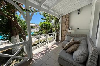 Moonshine Hotel & Suites