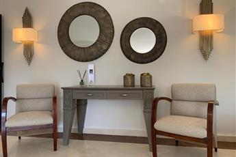 Moonshine Hotel & Suites
