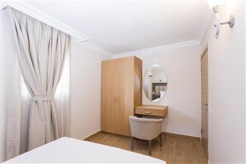 Moonshine Hotel & Suites