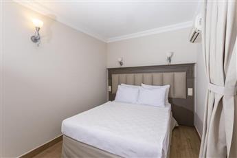 Moonshine Hotel & Suites