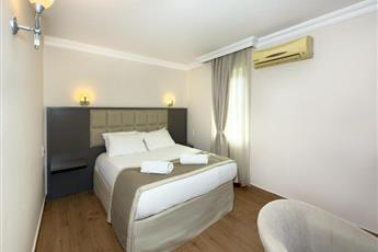 Moonshine Hotel & Suites