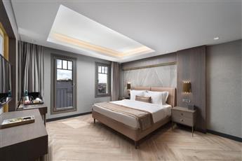 Motto By Mula Hotel 4*