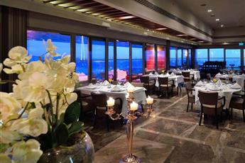 Mövenpick Hotel Istanbul Bosphorus 5*