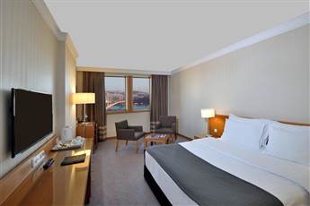 Mövenpick Hotel Istanbul Bosphorus 5*