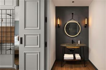 Moxy Istanbul Beyoglu 4*