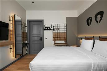 Moxy Istanbul Beyoglu 4*