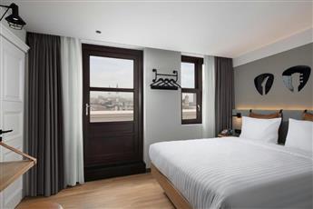 Moxy Istanbul Beyoglu 4*