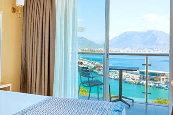 Numa Port Hotel 4*