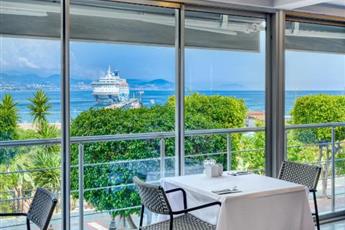 Numa Port Hotel 4*