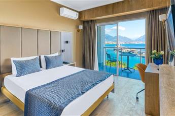 Numa Port Hotel 4*