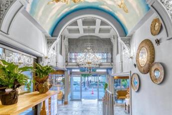 Numa Port Hotel