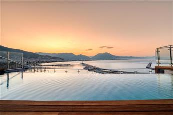 Numa Port Hotel