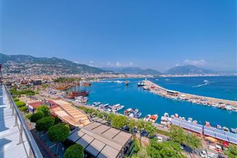 Numa Port Hotel