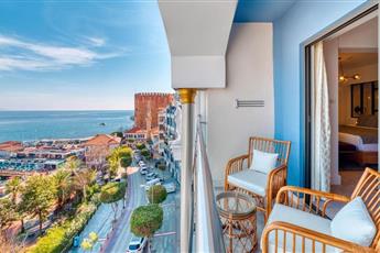 Numa Port Hotel