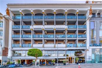 Numa Port Hotel
