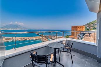 Numa Port Hotel