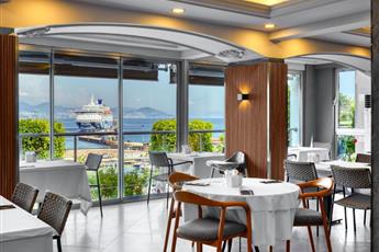 Numa Port Hotel