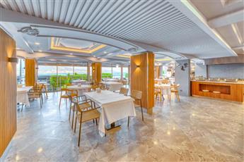 Numa Port Hotel