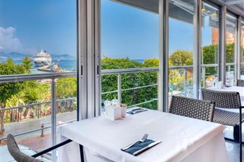 Numa Port Hotel