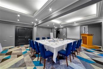 Numa Port Hotel