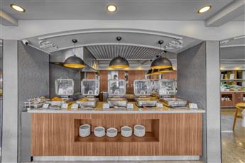 Numa Port Hotel