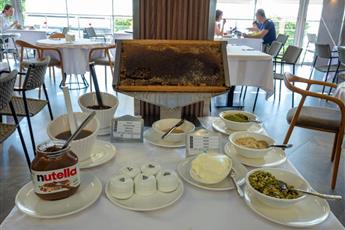 Numa Port Hotel