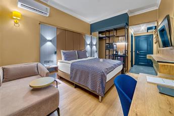 Numa Port Hotel