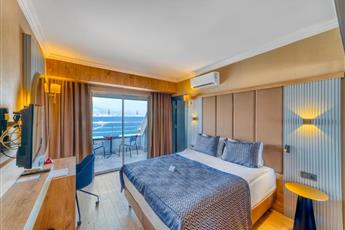 Numa Port Hotel