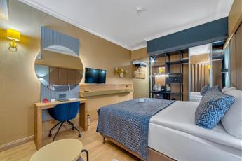 Numa Port Hotel