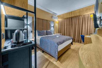 Numa Port Hotel