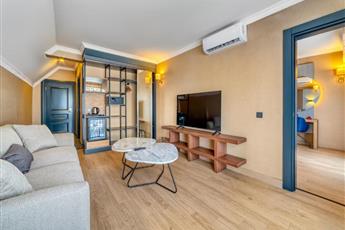Numa Port Hotel