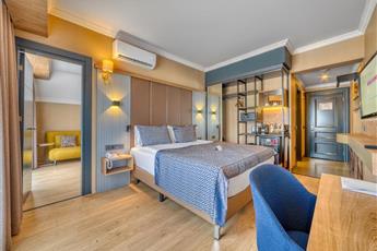 Numa Port Hotel