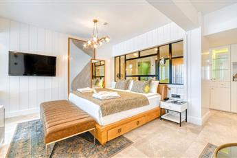 Numa Port Hotel