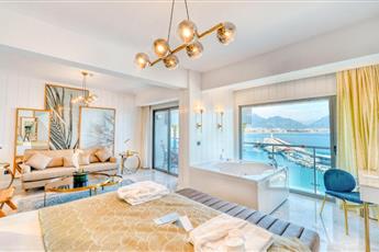 Numa Port Hotel